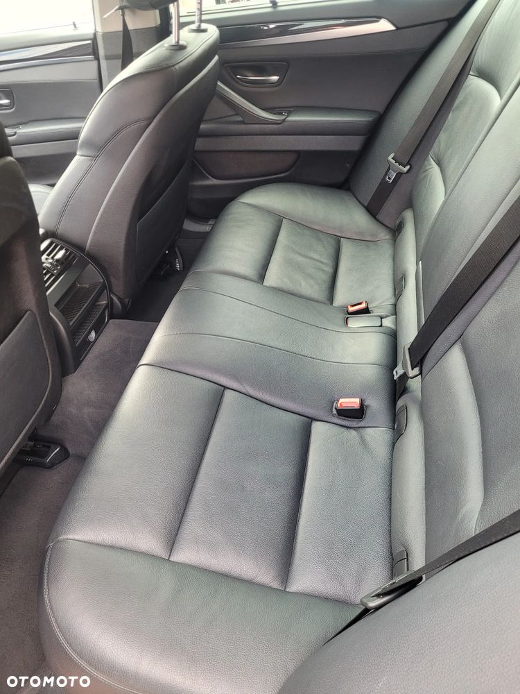 BMW Seria 5 520d xDrive - 14