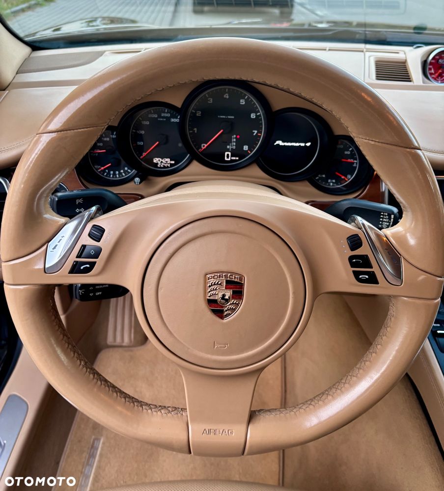 Porsche Panamera 4 - 10