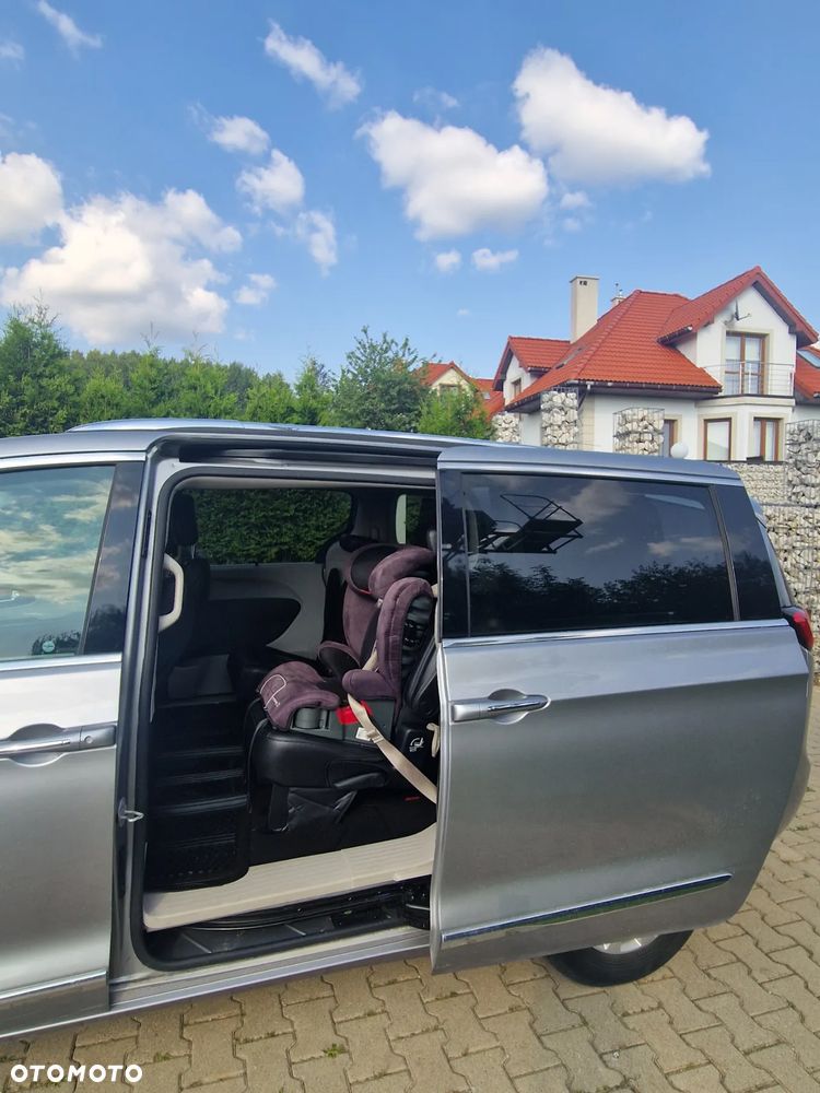 Chrysler Pacifica - 17