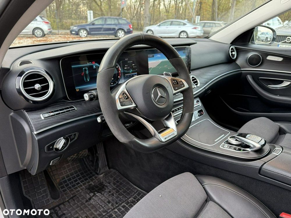 Mercedes-Benz Klasa E 400 4-Matic 9G-TRONIC - 3