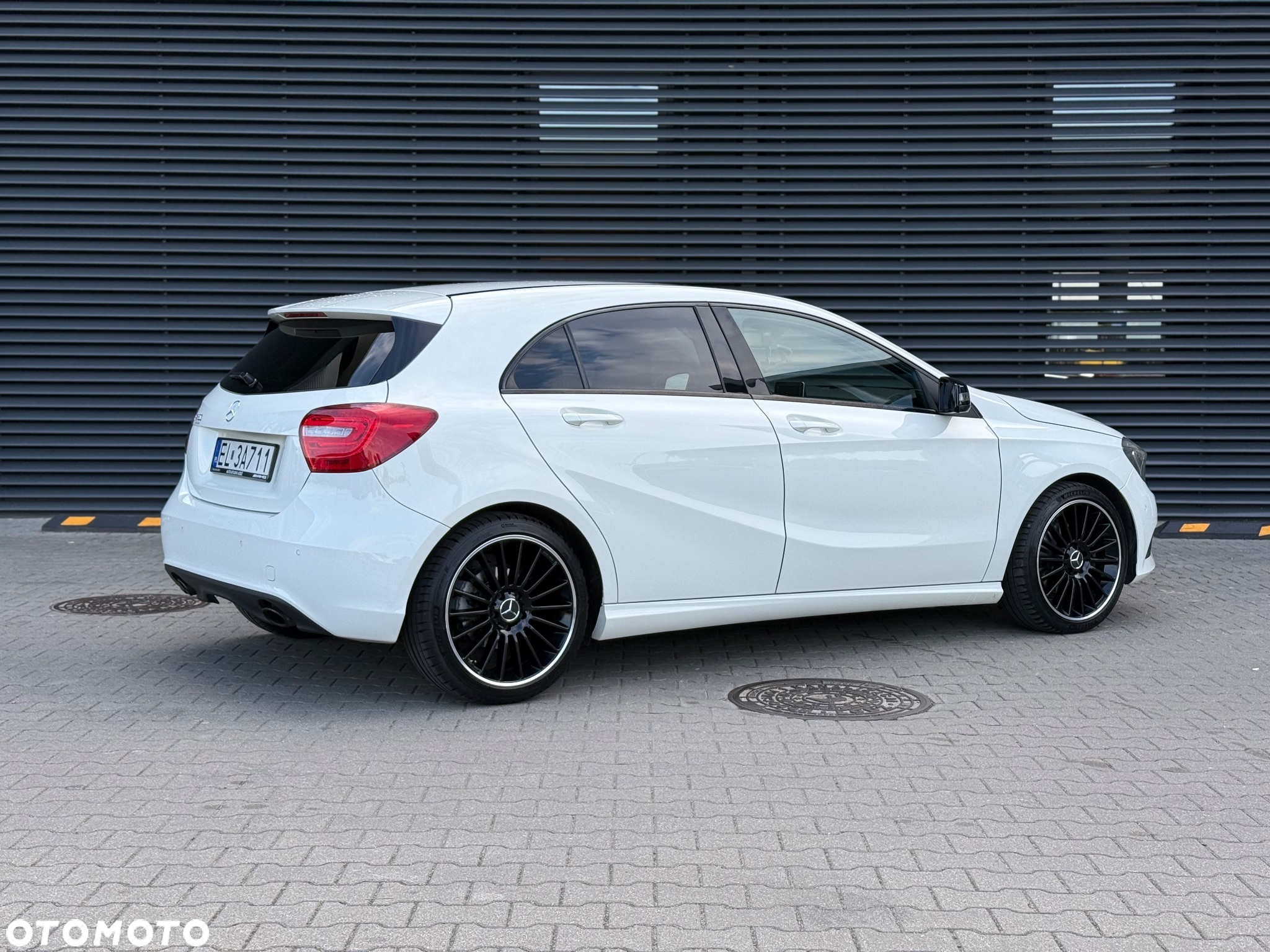Mercedes-Benz Klasa A 180 7G-DCT Urban - 3