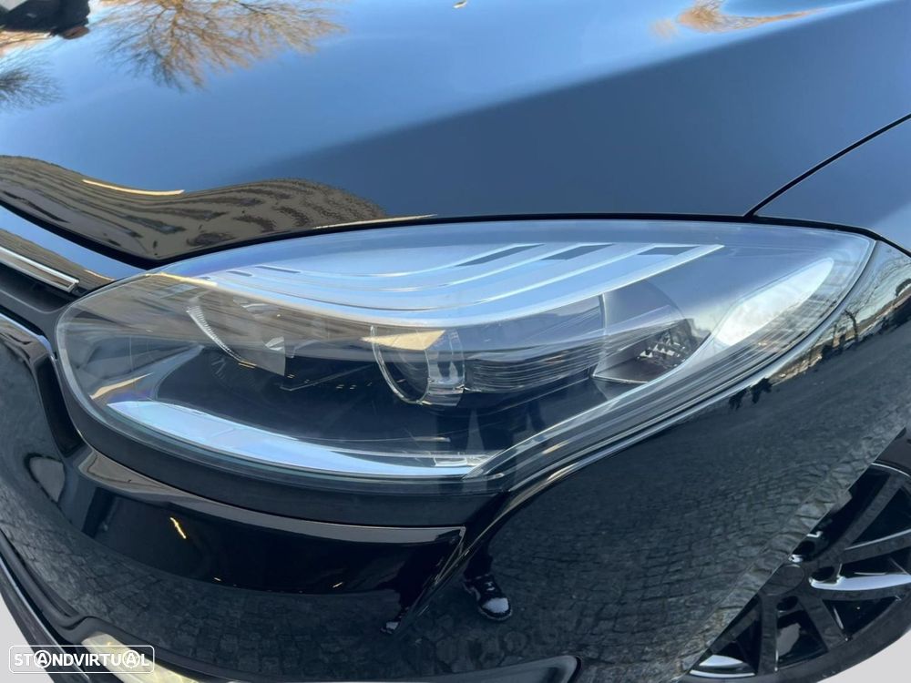 Renault Mégane Sport Tourer - 8