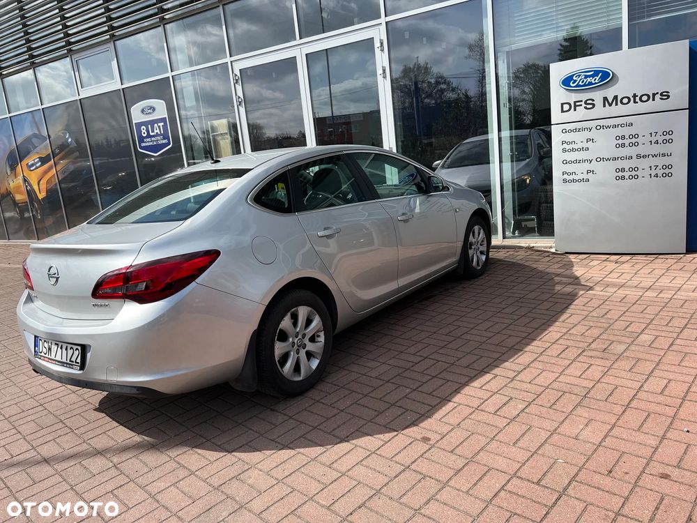 Opel Astra 1.4 T Business - 11