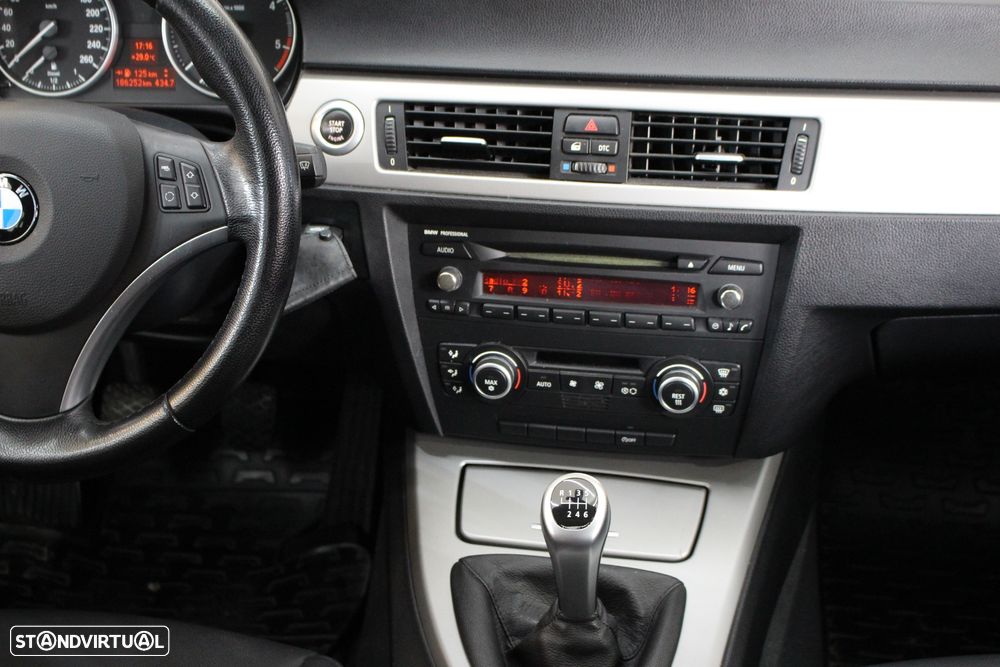 BMW 320 d Dynamic - 42