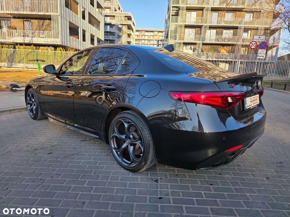 Alfa Romeo Giulia 2.0 Turbo 16V AT8-Q4 Estrema - 29
