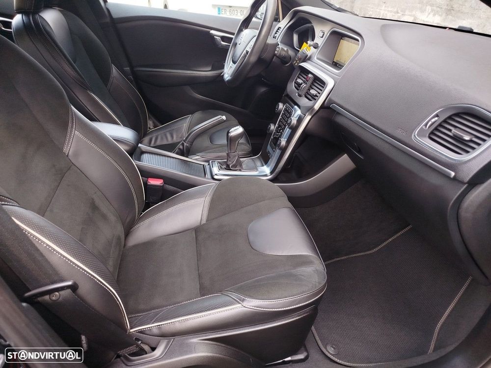 Volvo V40 2.0 D4 R-Design - 24