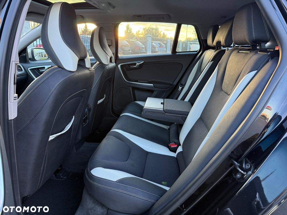 Volvo V60 T6 AWD Geartronic RDesign - 36
