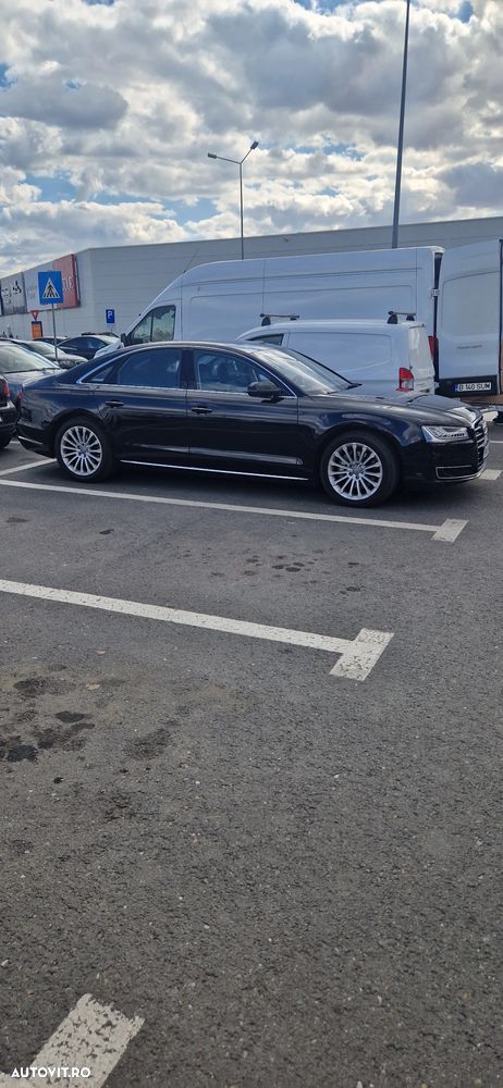 Audi A8 2015 photo 2