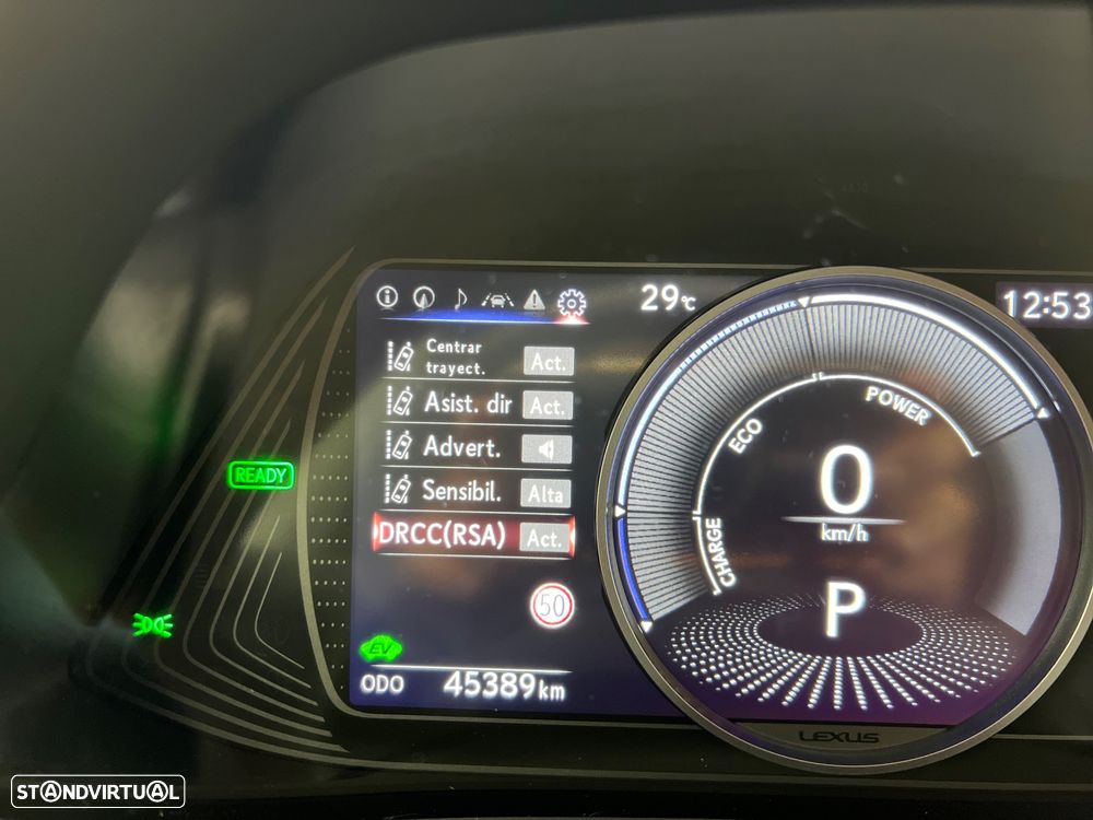 Lexus UX 250h Business - 31