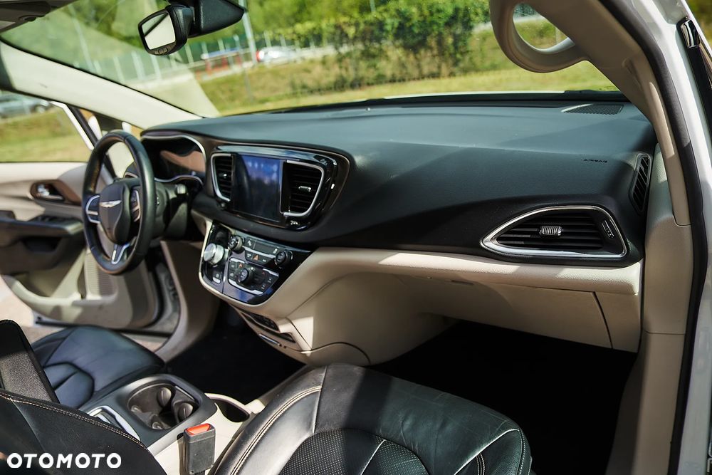 Chrysler Pacifica - 22