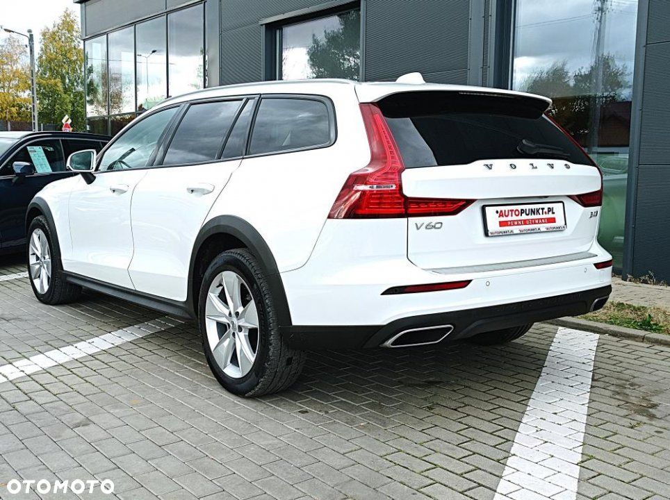 Volvo V60 Cross Country - 3