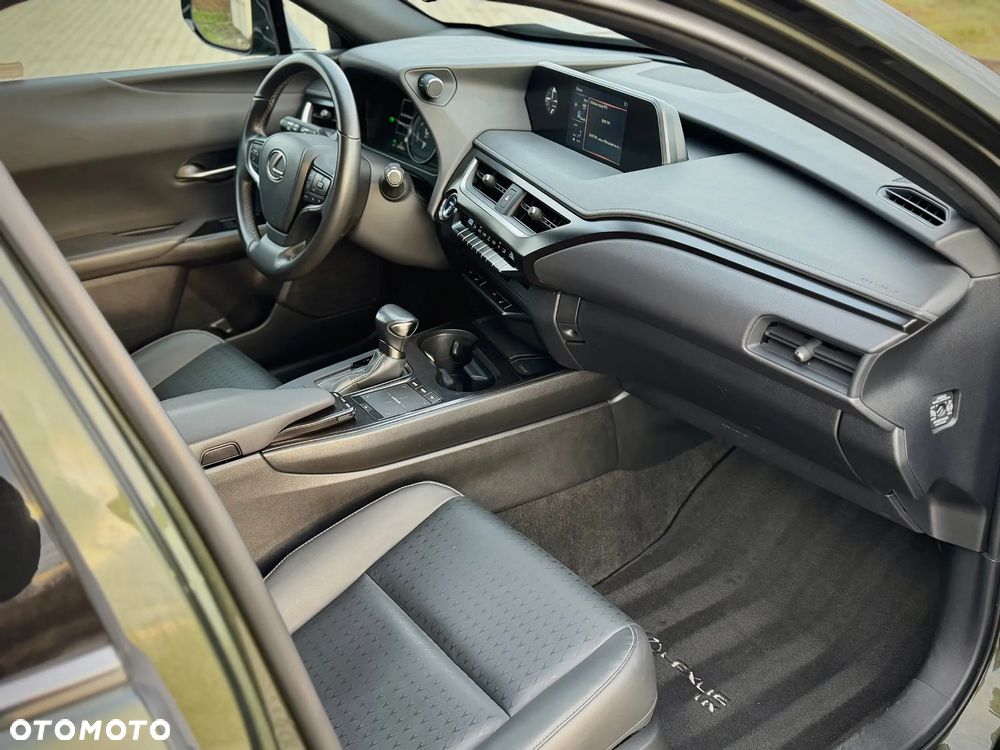 Lexus UX 250h GPF F Impression 2WD - 31