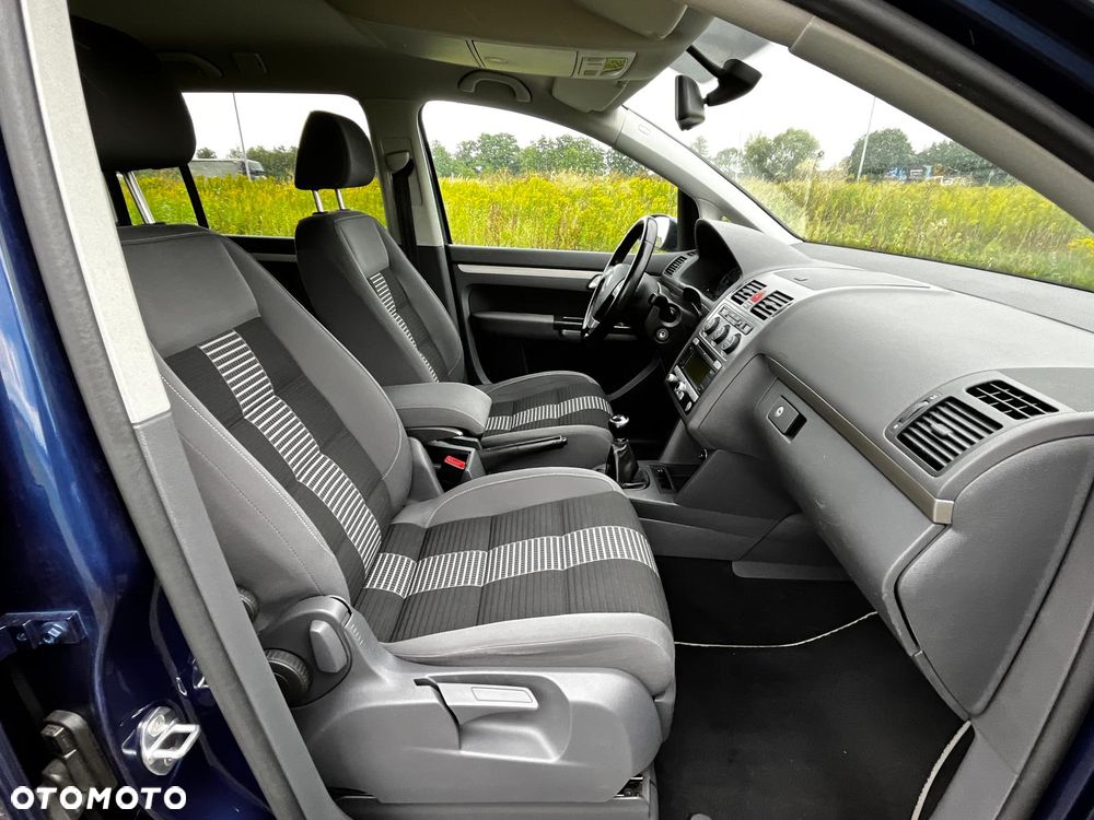 Volkswagen Touran - 10