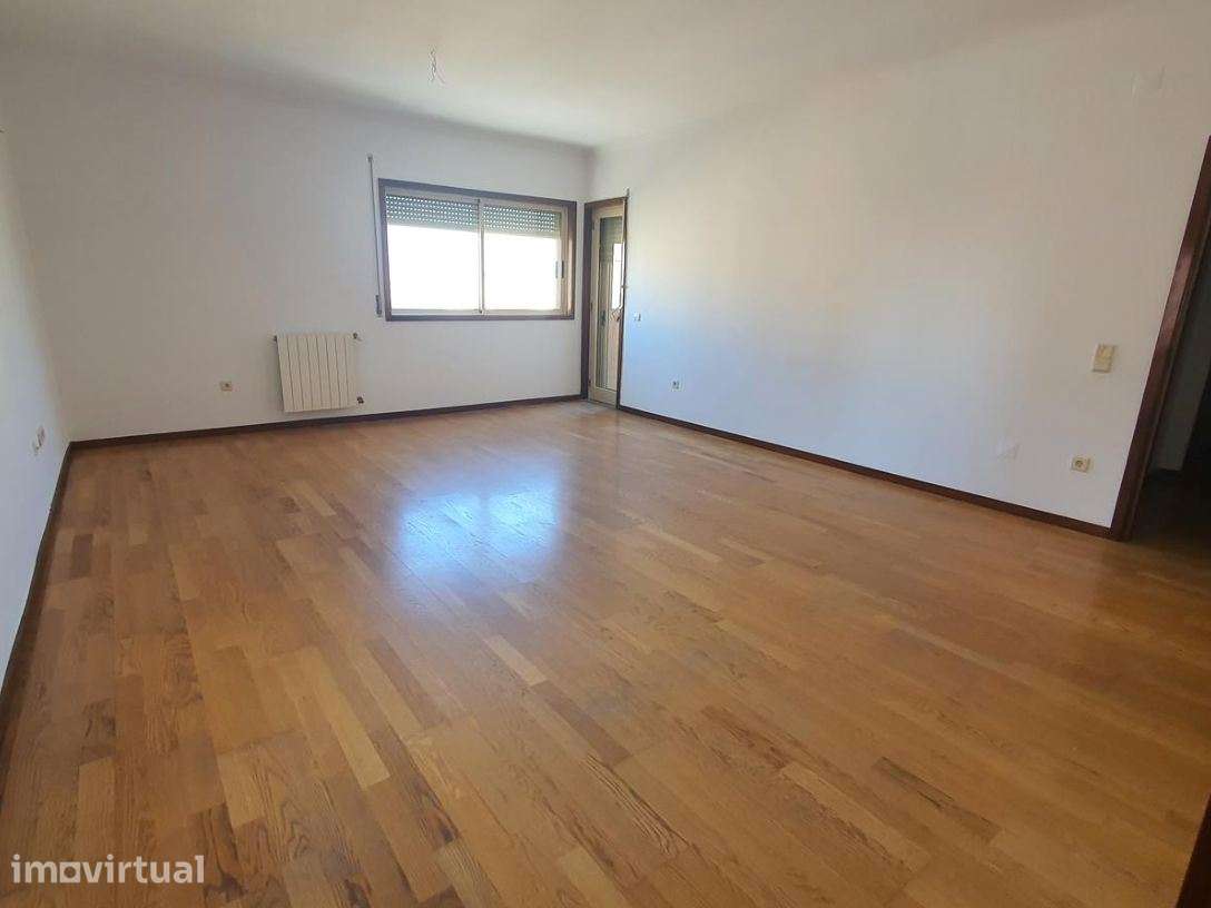 PS - Apartamento T3 em Vilar de Andorinho - Grande imagem: 2/8