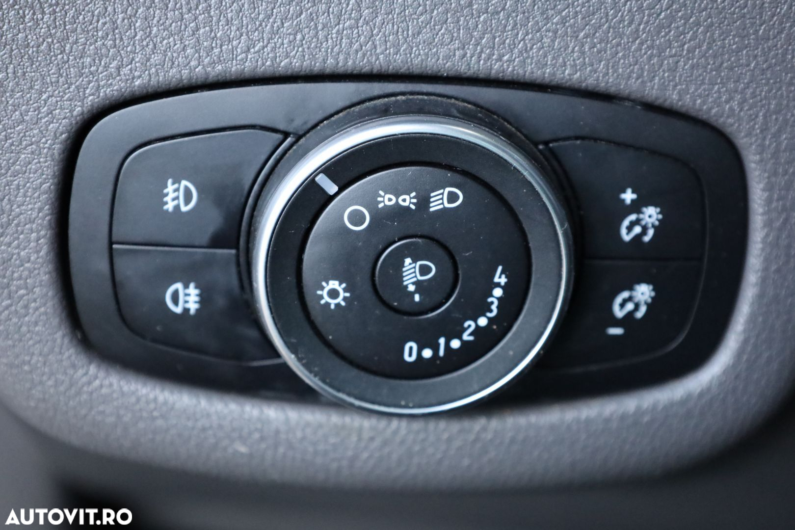 Ford Transit Connect - 19