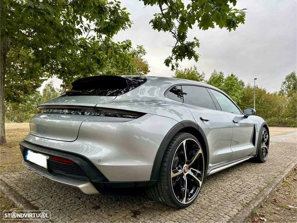 Porsche Taycan Cross Turismo 4 - 5