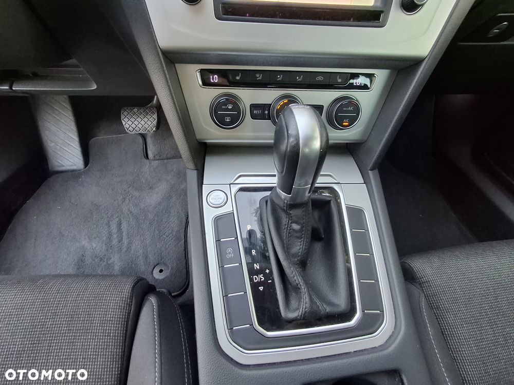 Volkswagen Passat - 14