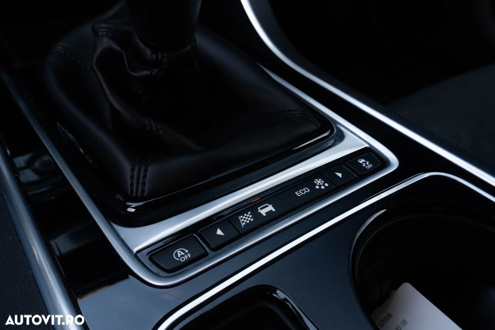 Jaguar XF E-Performance Portfolio - 24