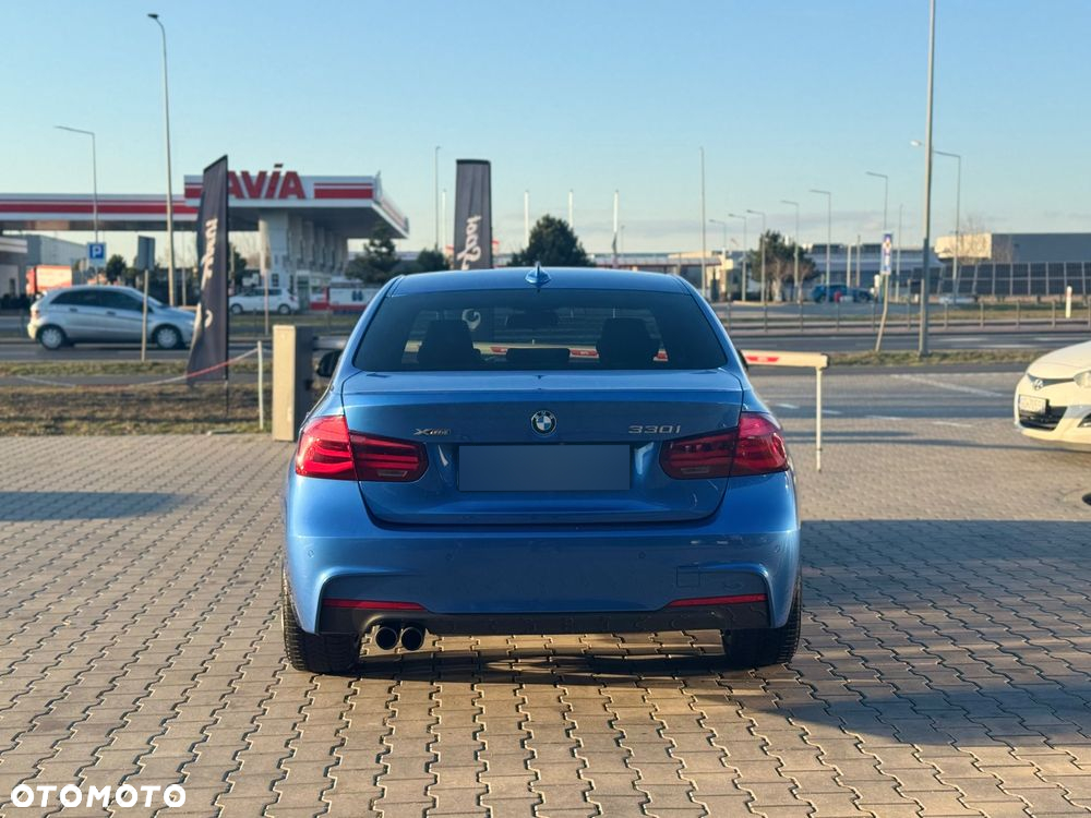 BMW Seria 3 330i xDrive M Sport Shadow - 16