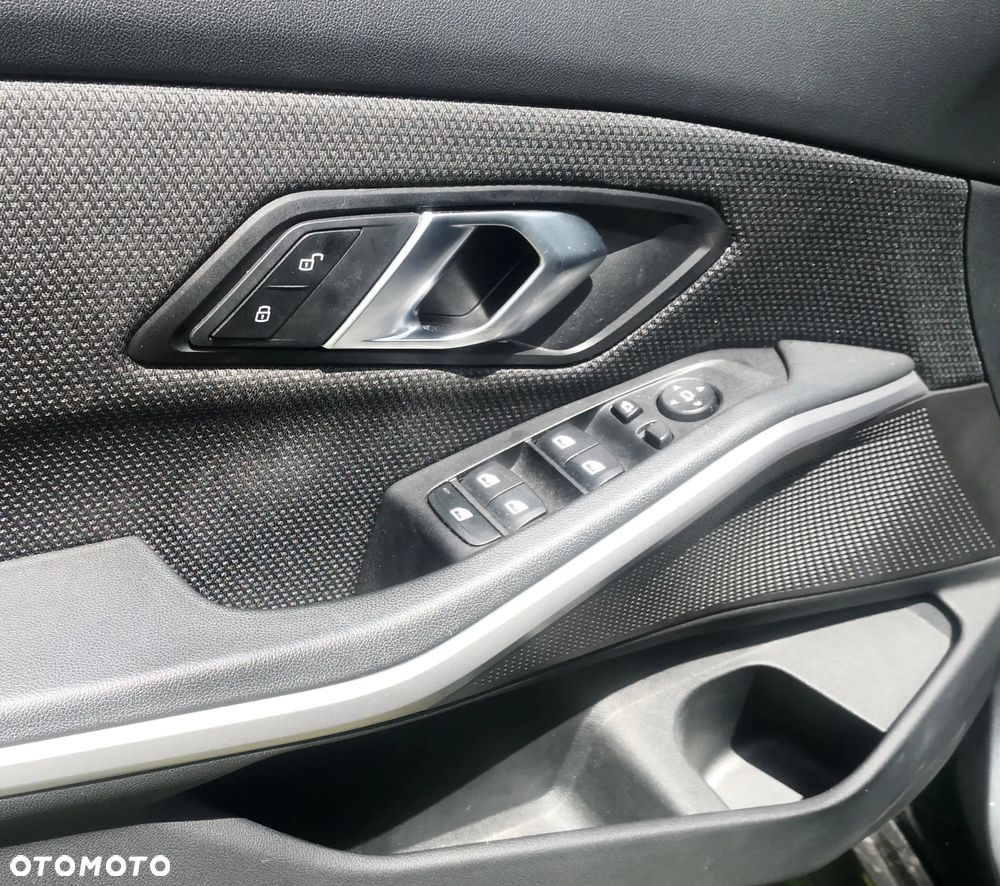 BMW Seria 3 318d Luxury Line - 4
