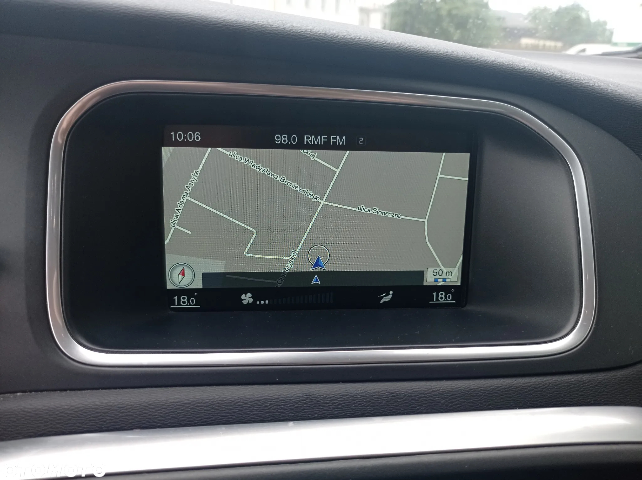 Volvo V40 D2 Drive-E Momentum - 9