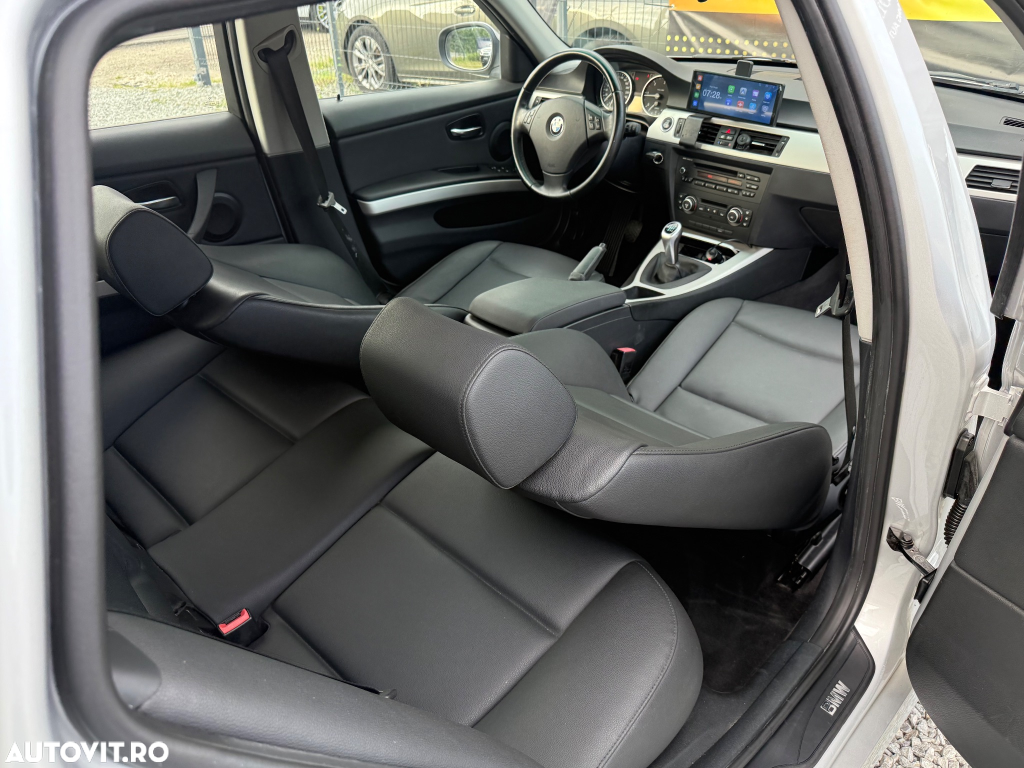 BMW Seria 3 318d DPF Touring - 6