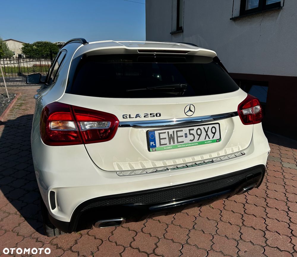 Mercedes-Benz GLA - 7