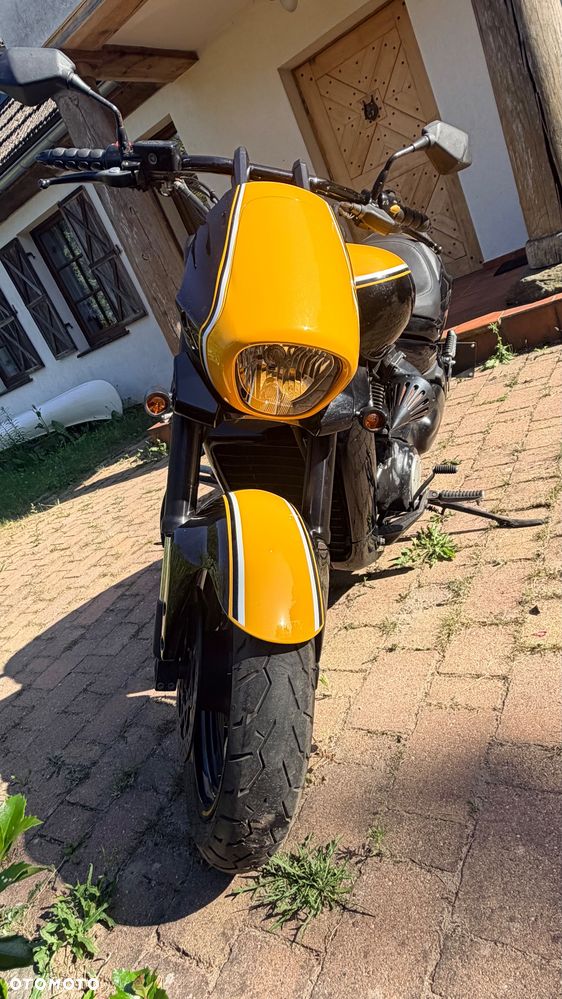 Suzuki Intruder - 8