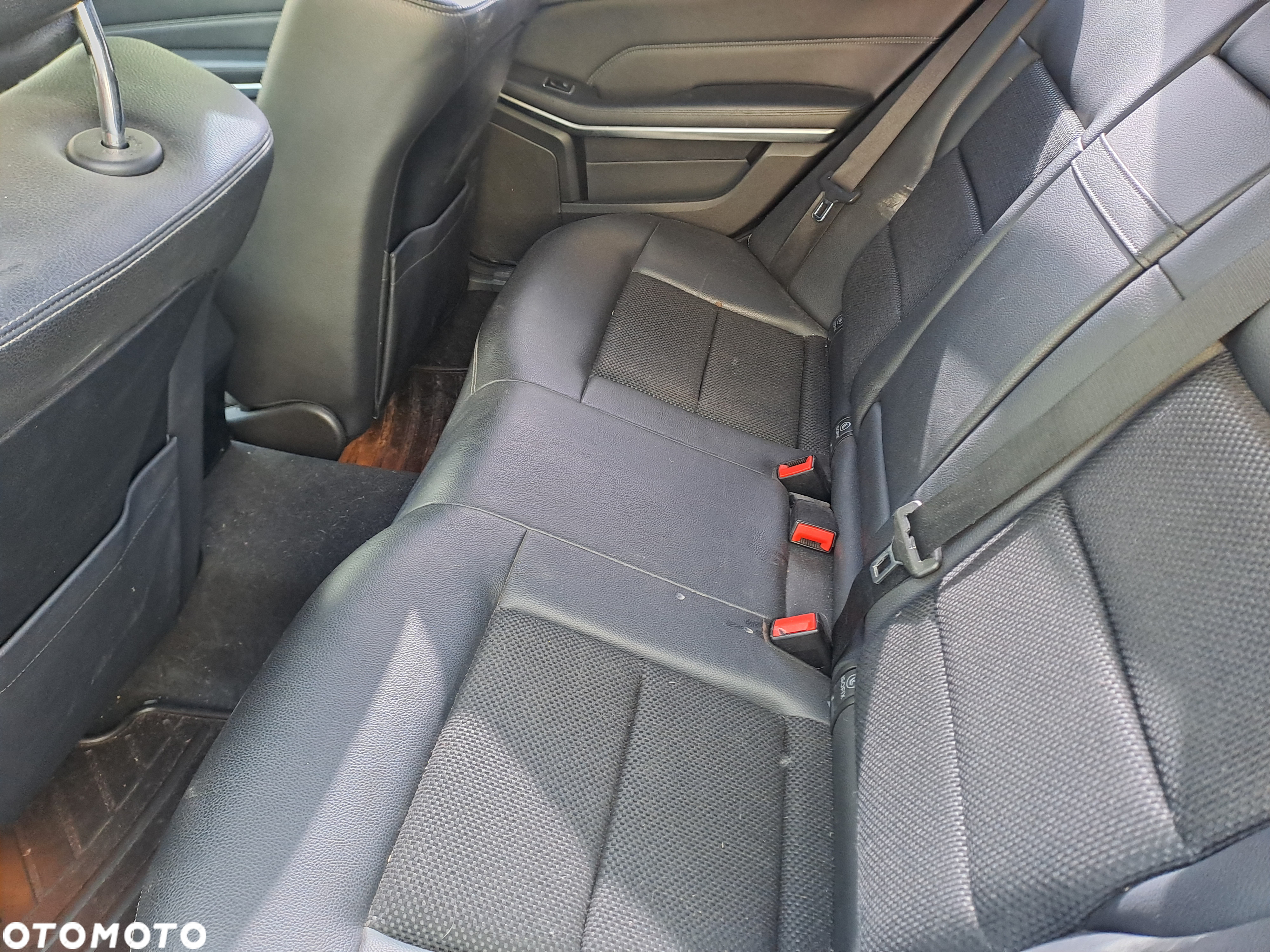 Mercedes-Benz Klasa E 220 T CDI DPF BlueEFFICIENCY 7G-TRONIC - 27