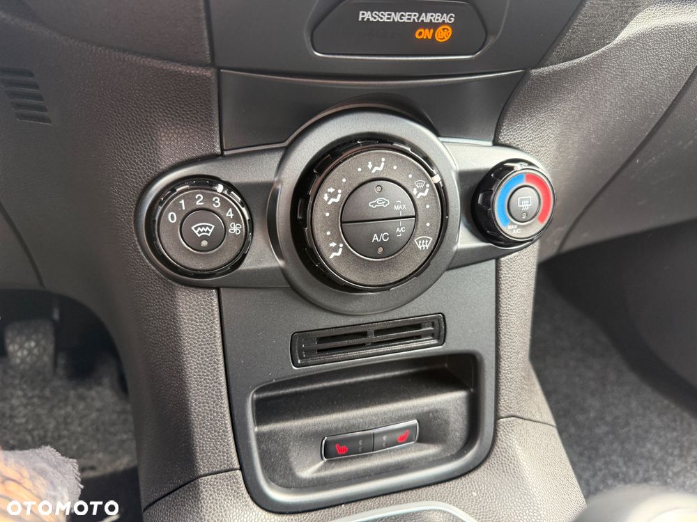 Ford Fiesta 1.6 TDCI SYNC Edition - 28