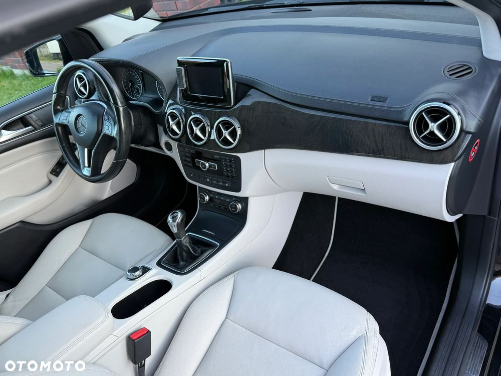 Mercedes-Benz Klasa B 200 CDI (BlueEFFICIENCY) - 23