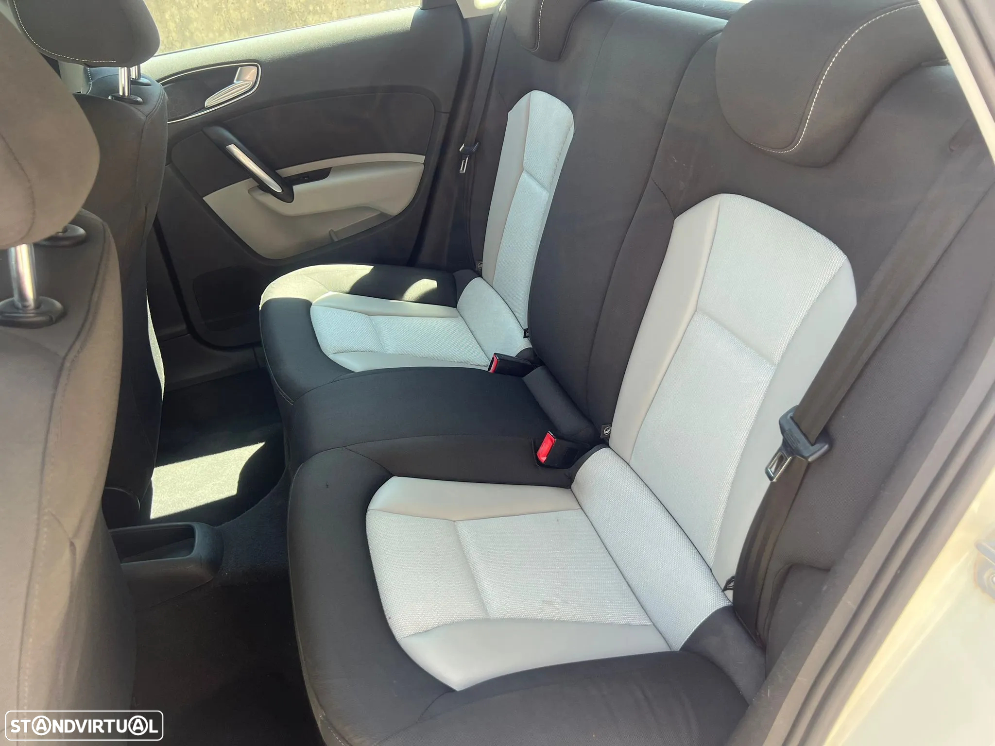 Audi A1 Sportback 1.6 TDI Business Line - 13
