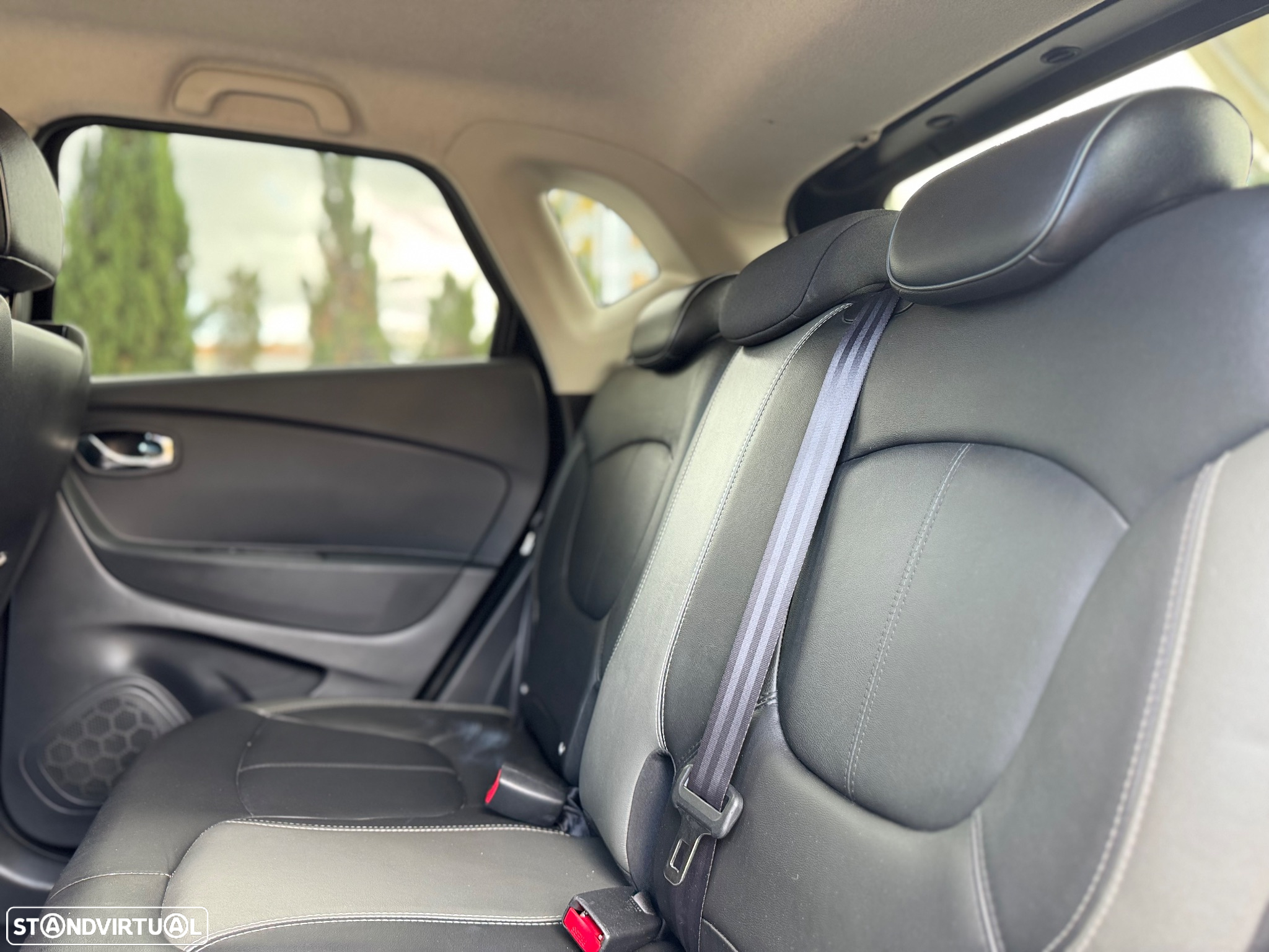 Renault Captur 1.2 TCe Exclusive EDC - 25