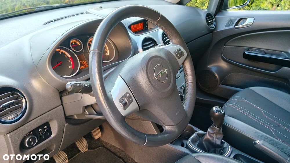 Opel Corsa 1.2 16V Cosmo - 23