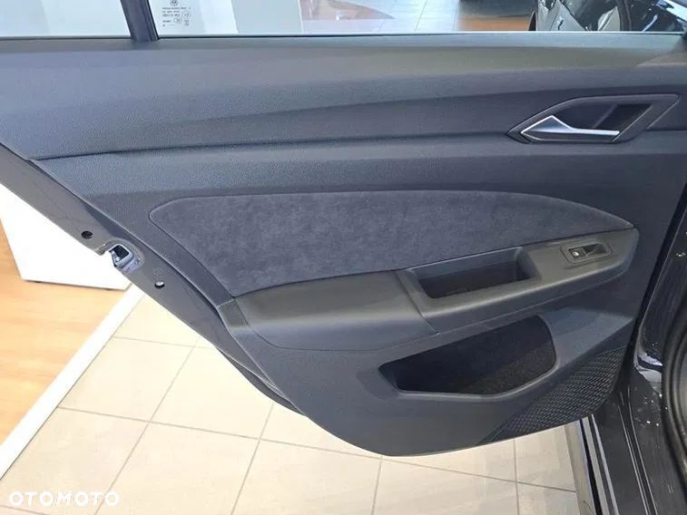 Volkswagen Golf 1.5 eTSI mHEV R-Line Plus DSG - 8