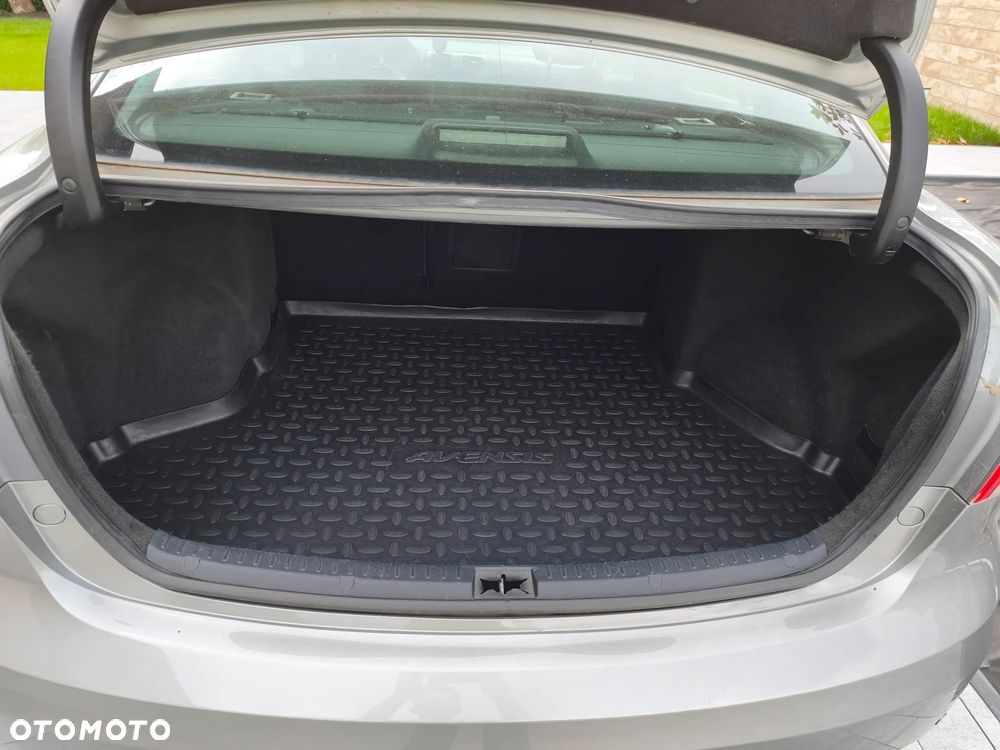 Toyota Avensis 2.0 Sol plus - 17