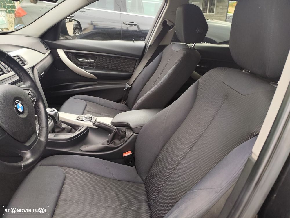 BMW 320 d DPF Touring - 14