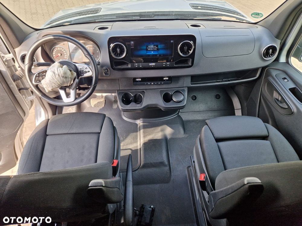 Mercedes-Benz Sprinter - 17