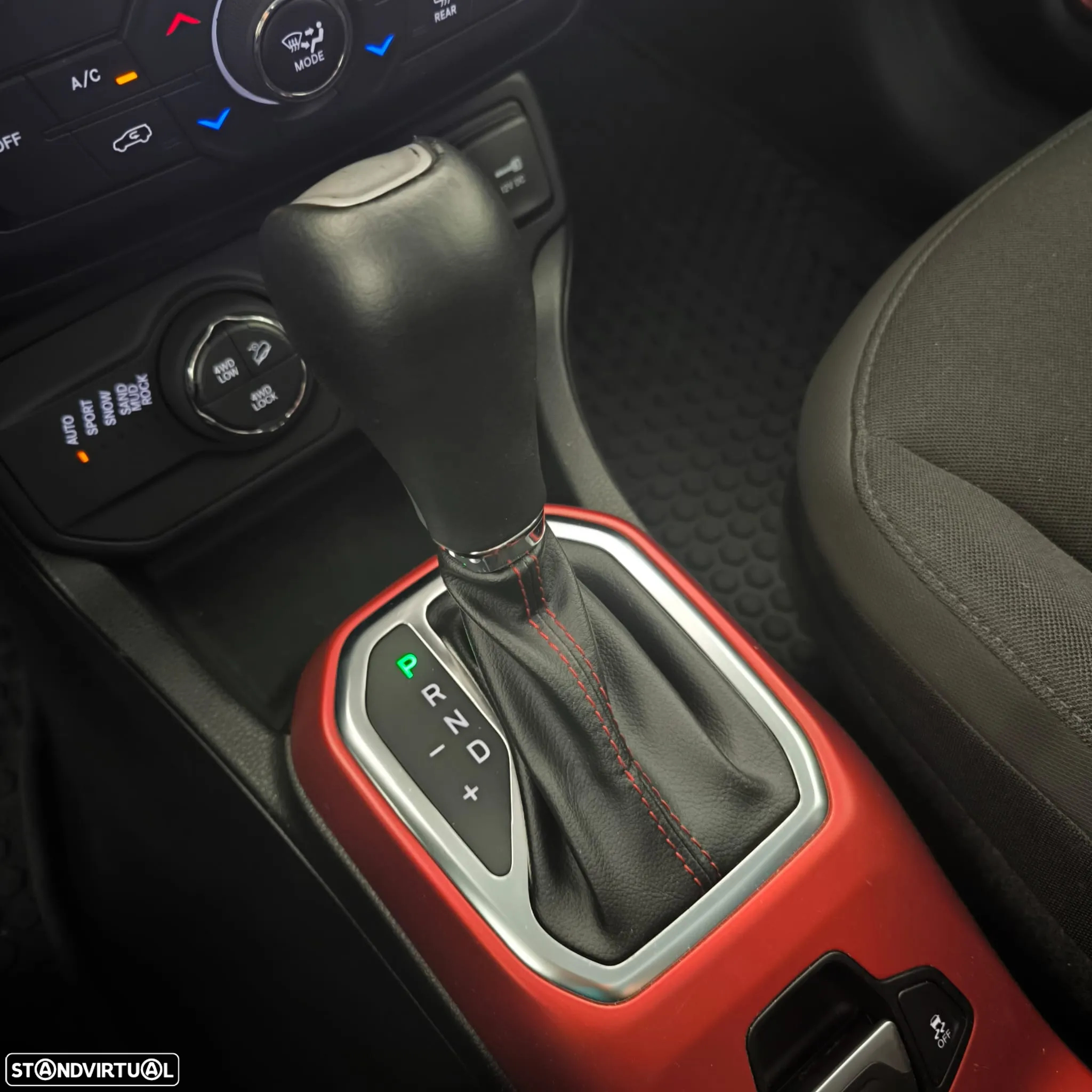 Jeep Renegade 1.3 TG 4Xe Trailhawk - 8