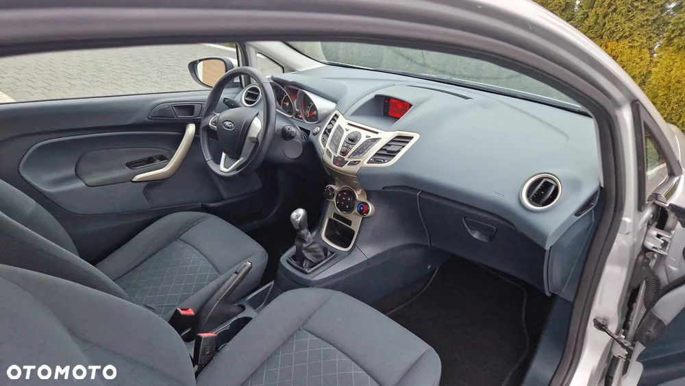Ford Fiesta 1.25 Ghia - 10