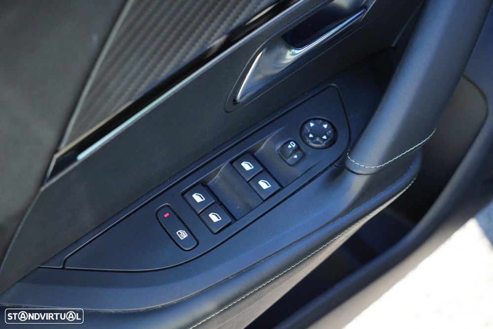 Peugeot 2008 1.2 PureTech GT EAT8 - 36