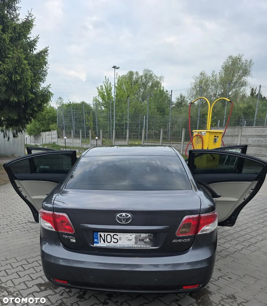 Toyota Avensis 1.8 Style - 5