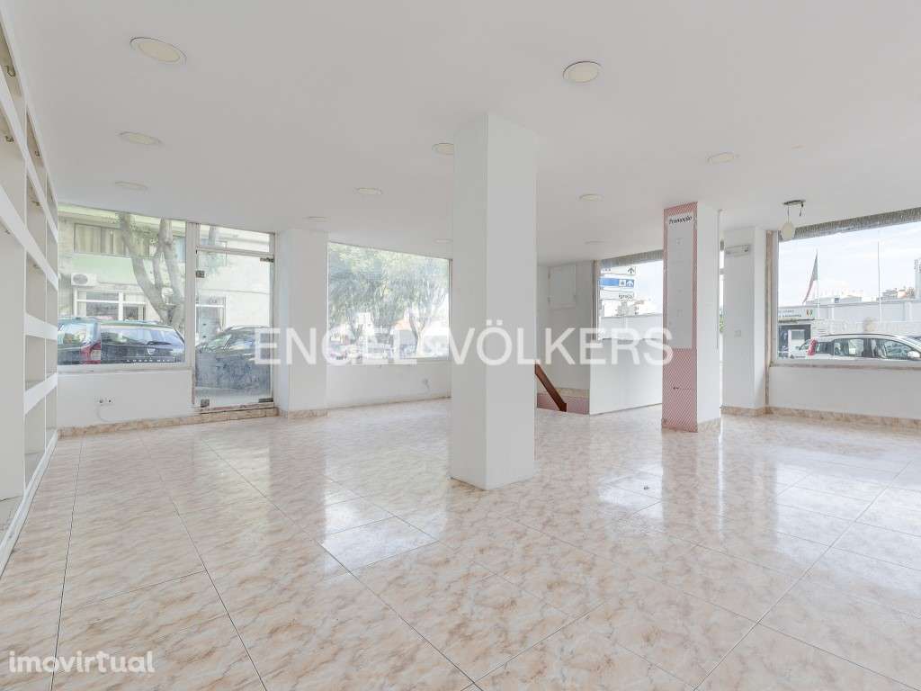 Espaço Comercial em frente ao Bingo da Amadora - Grande imagem: 2/27