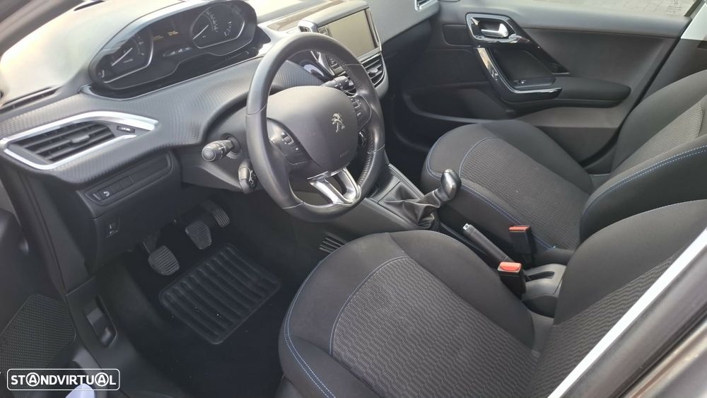 Peugeot 208 1.2 PureTech Signature - 10