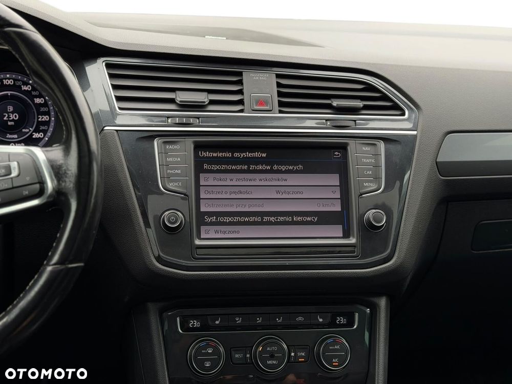 Volkswagen Tiguan - 32
