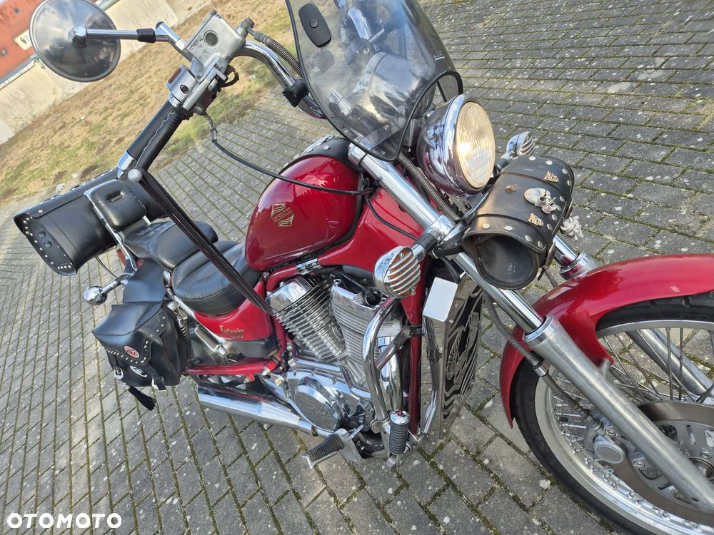 Suzuki Intruder - 2