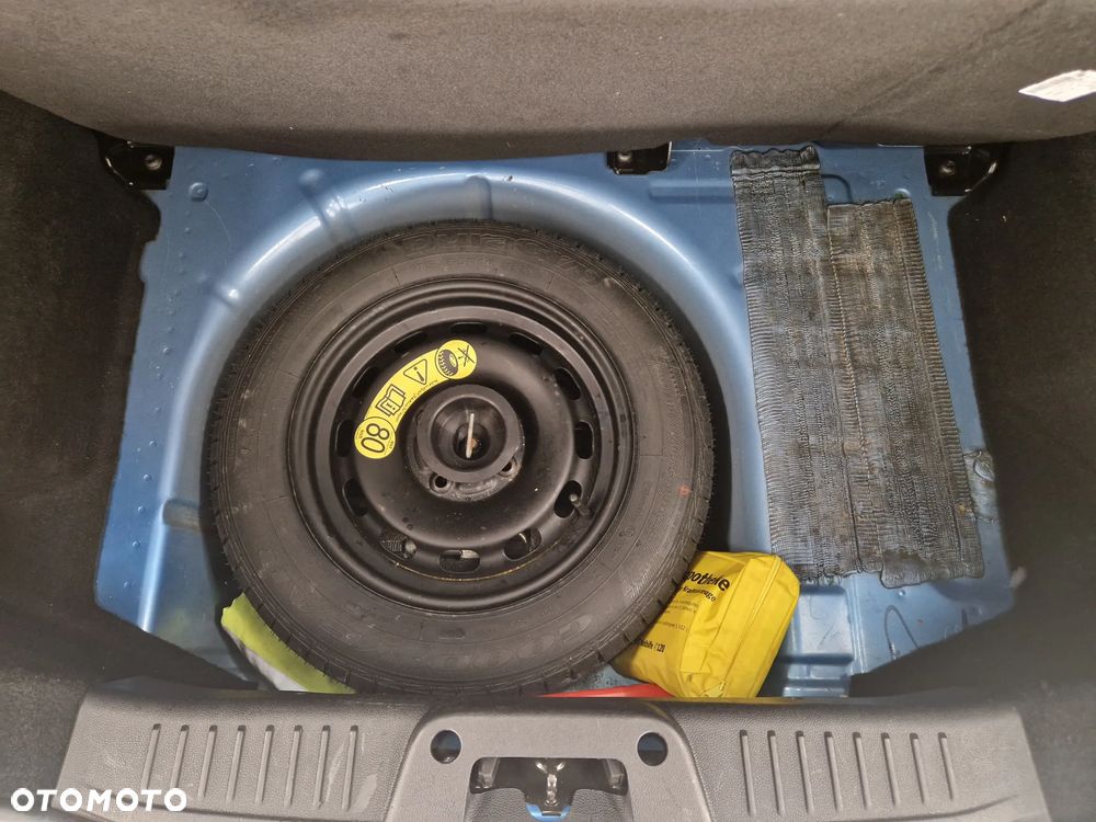 Ford Fiesta 1.25 Ambiente EU5 - 23