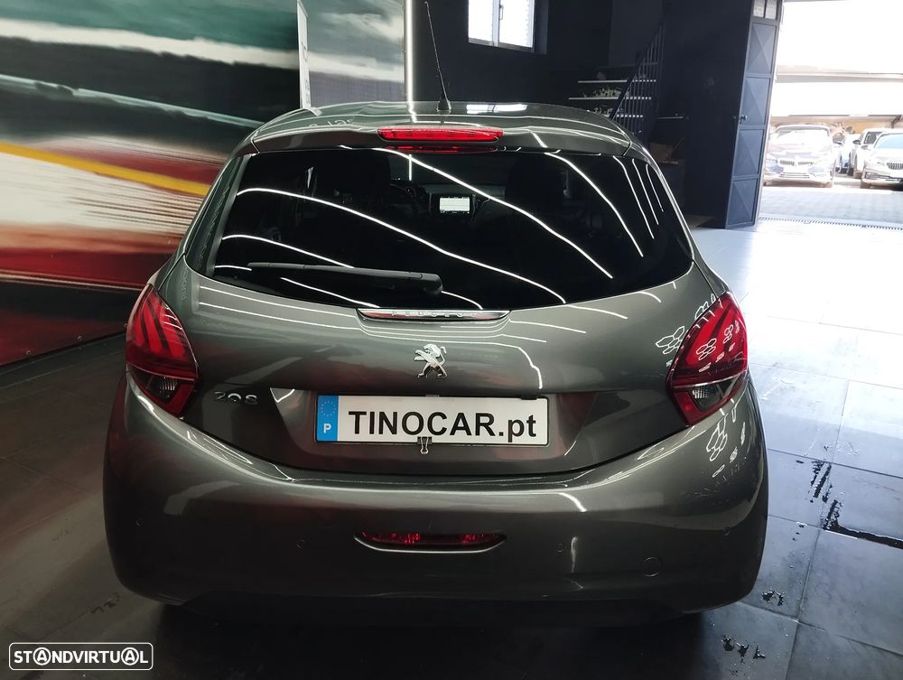 Peugeot 208 1.2 PureTech Signature - 6