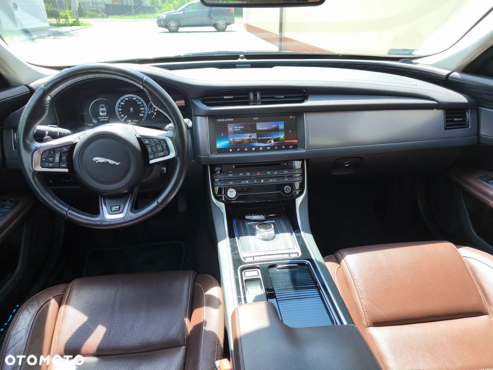 Jaguar XF 2.0 i4D R-Sport - 6