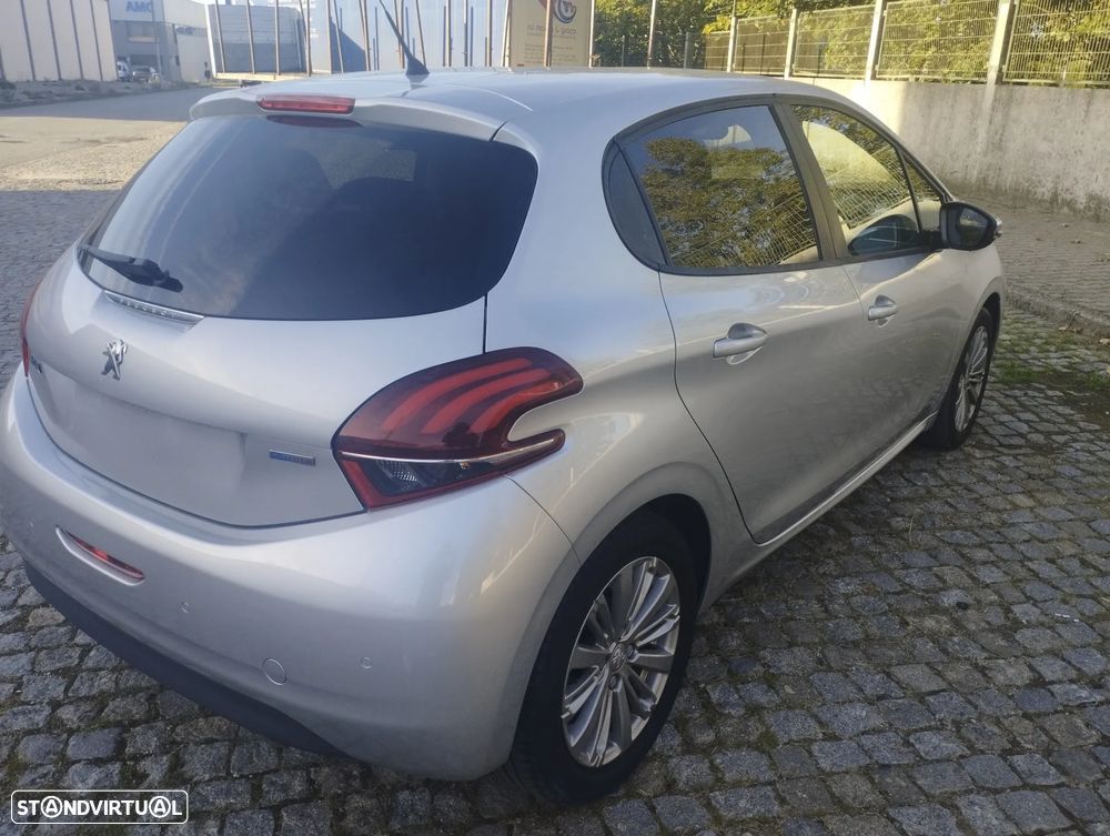 Peugeot 208 1.2 PureTech Access - 4
